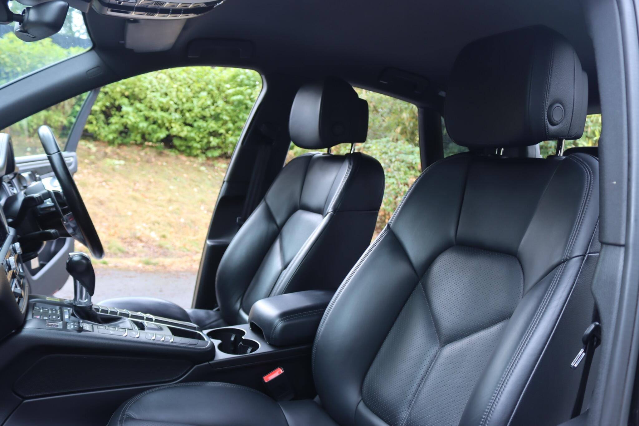 Porsche Macan view 3