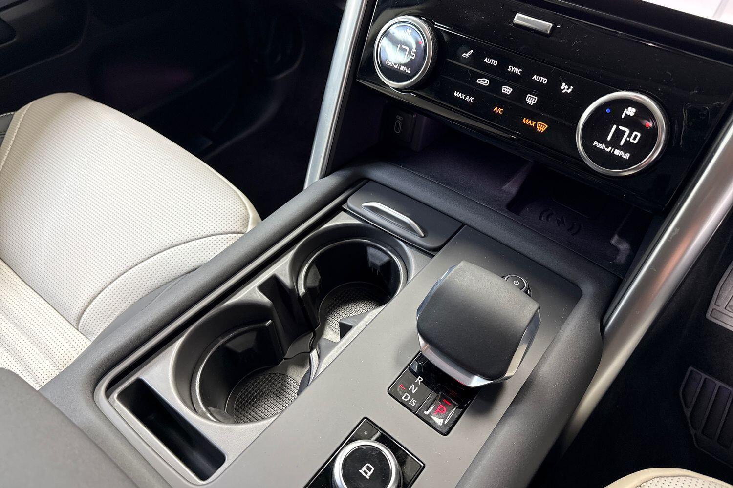 Land Rover Discovery view 13