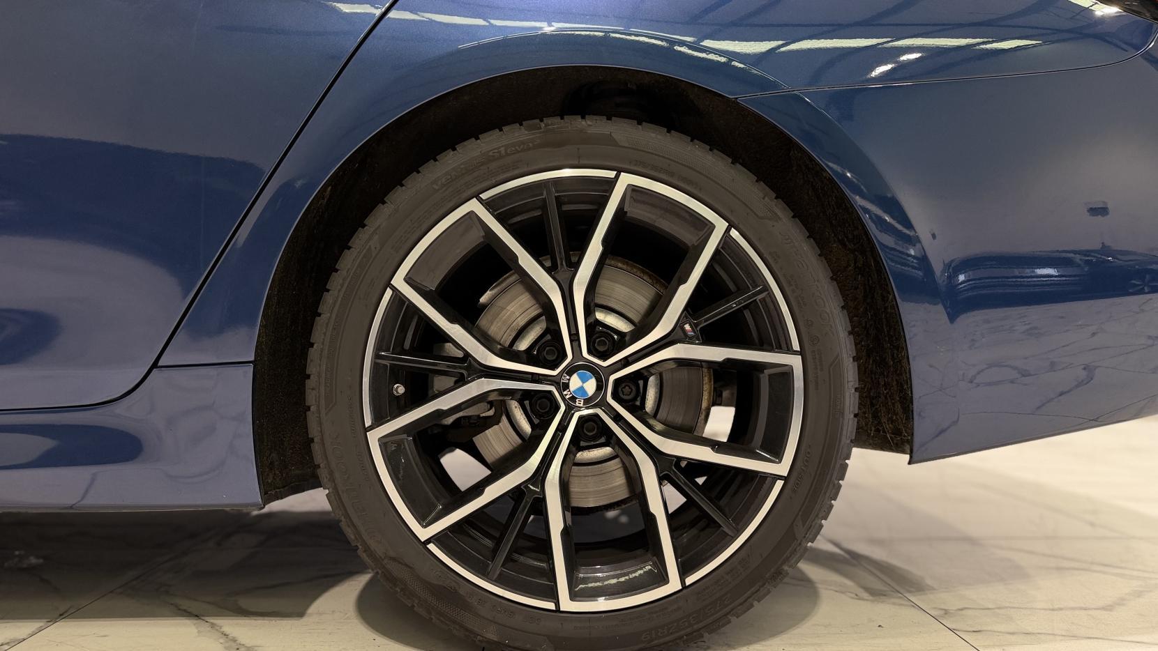 BMW 5 Series view 49