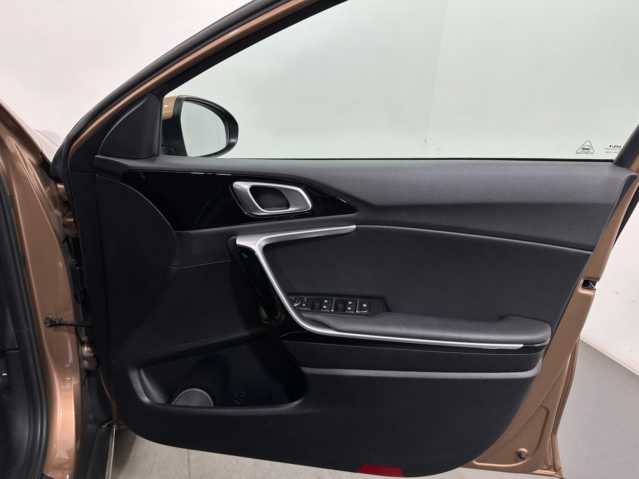 Kia XCeed view 34