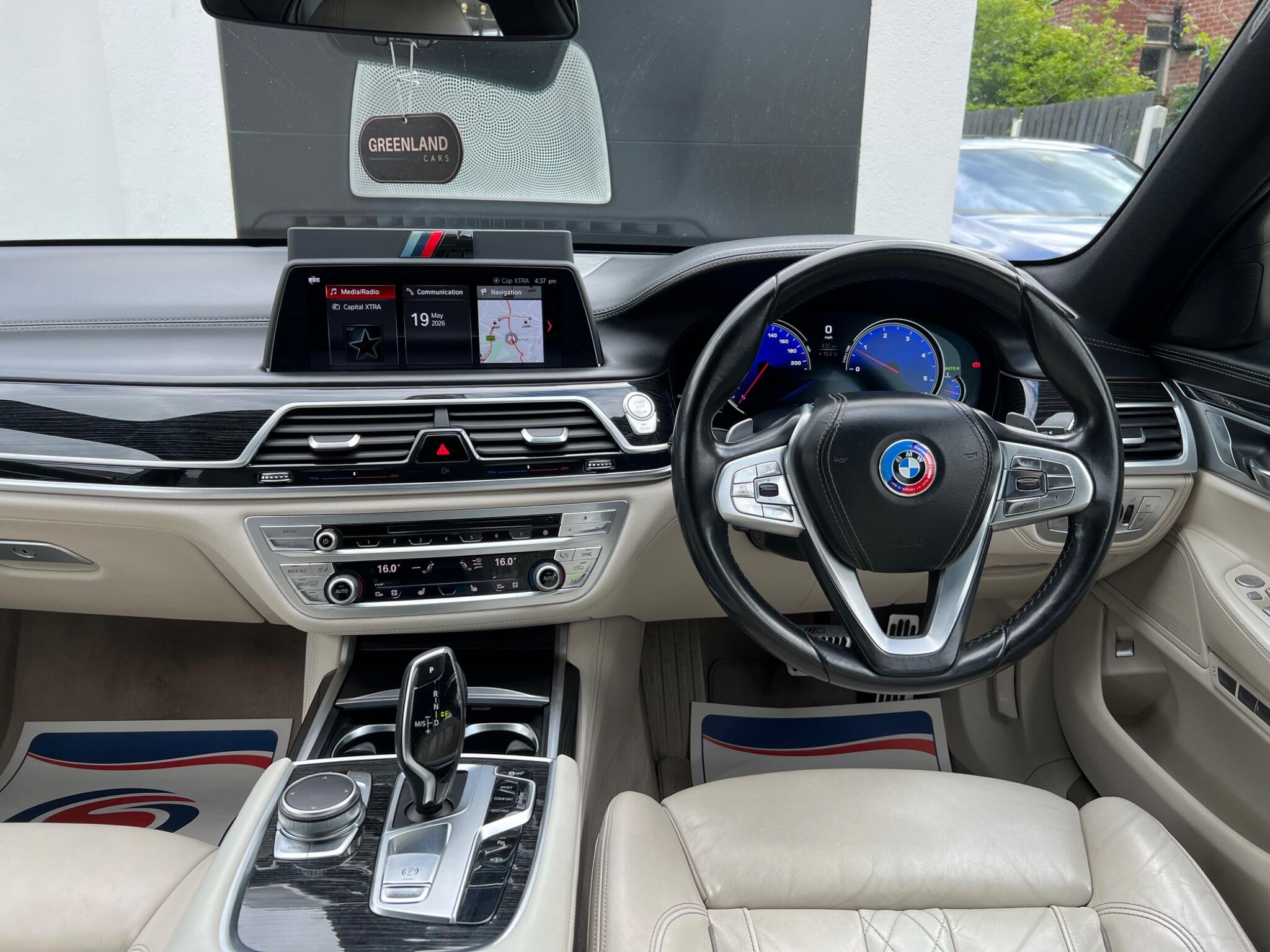 BMW 7 Series view 36