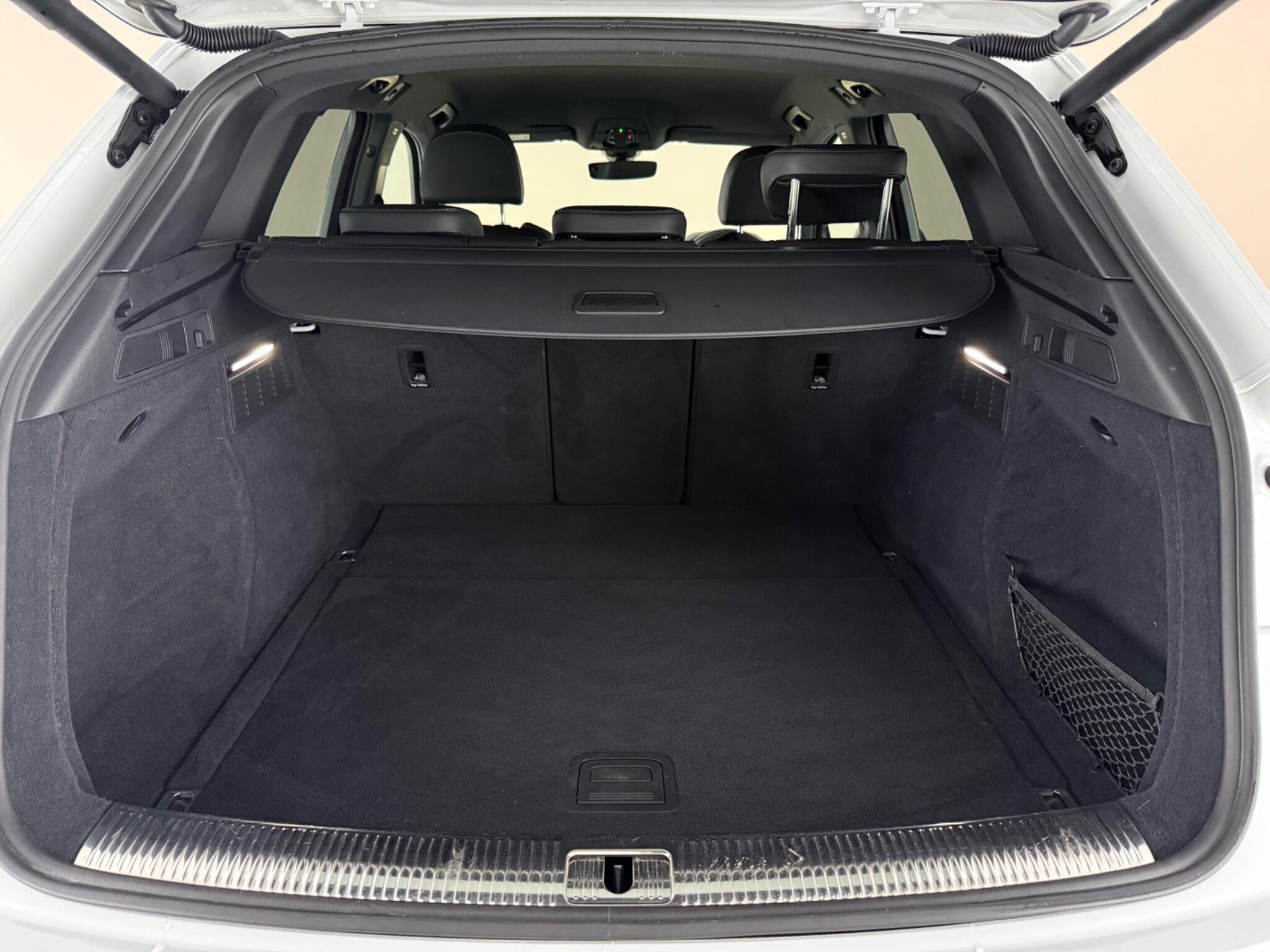 Audi Q5 view 10