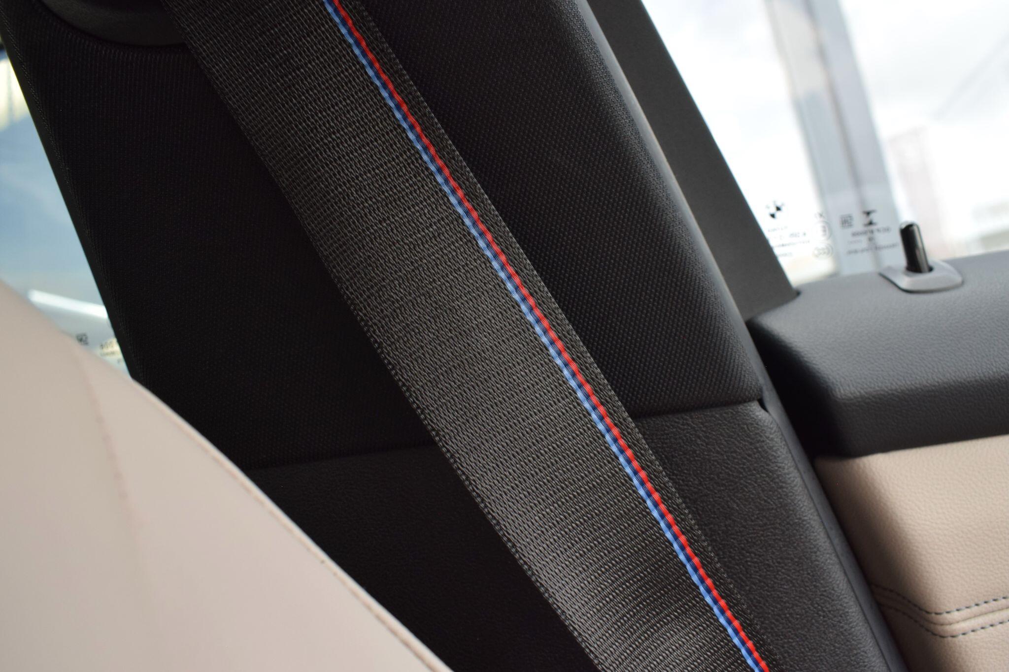 BMW 3 Series view 24