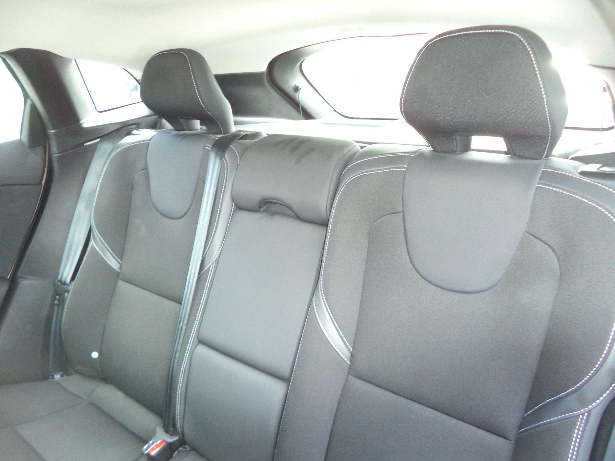 Volvo V40 view 40