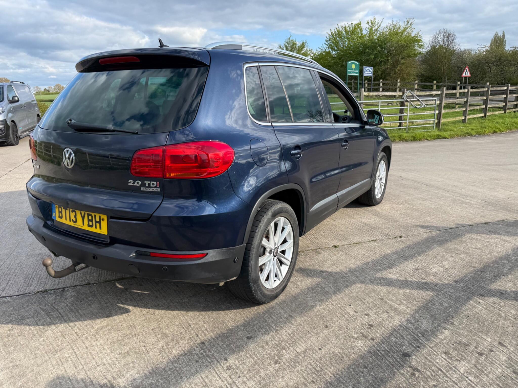 Volkswagen Tiguan 2.0 TDI BlueMotion Tech SE 4WD Euro 5 (s/s) 5dr — photo 25 of 100