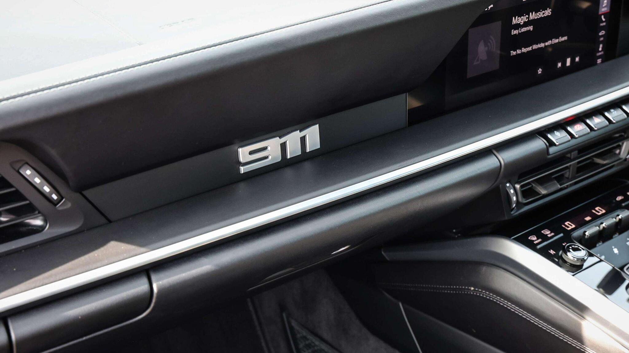 Porsche 911 view 22