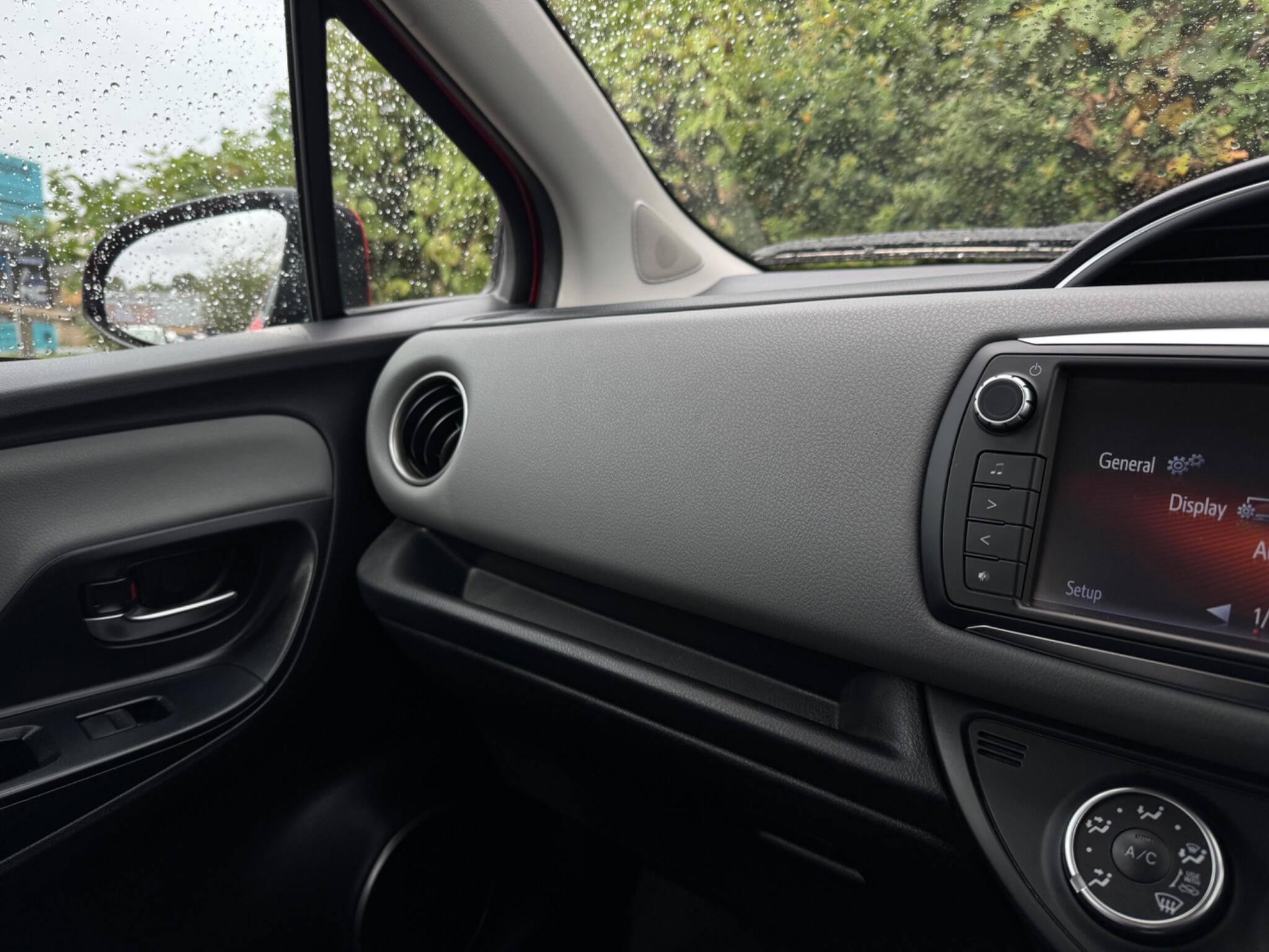 Toyota Yaris view 38