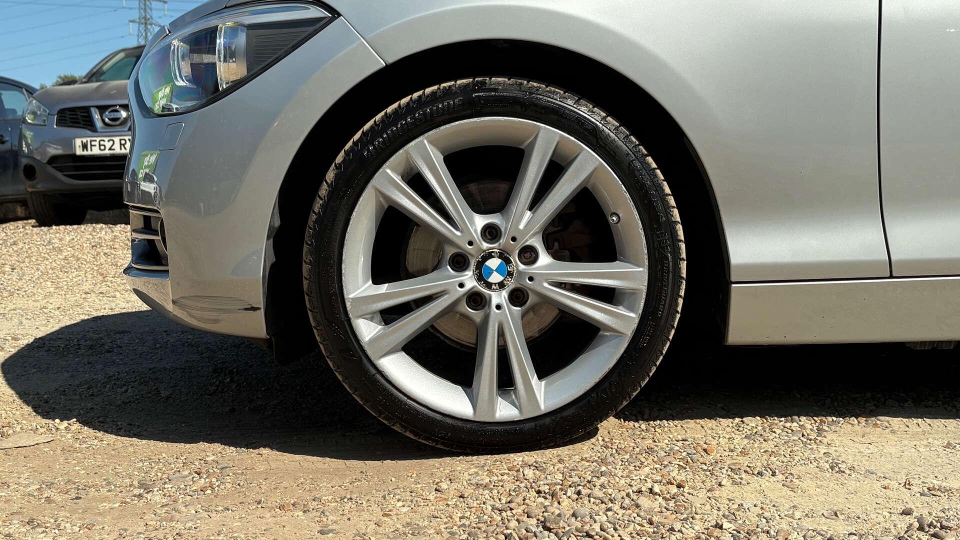 BMW 1 Series view 36