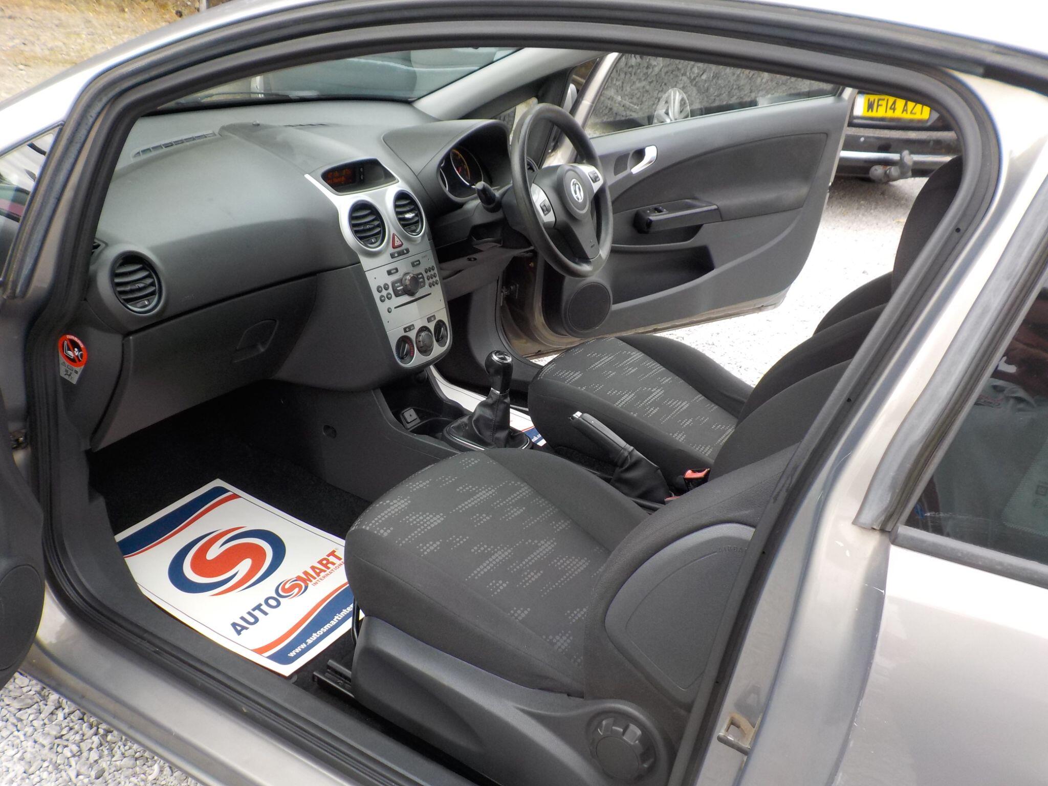 Vauxhall Corsa 1.2i ecoFLEX 16V Exclusiv Euro 5 (s/s) 3dr (A/C)