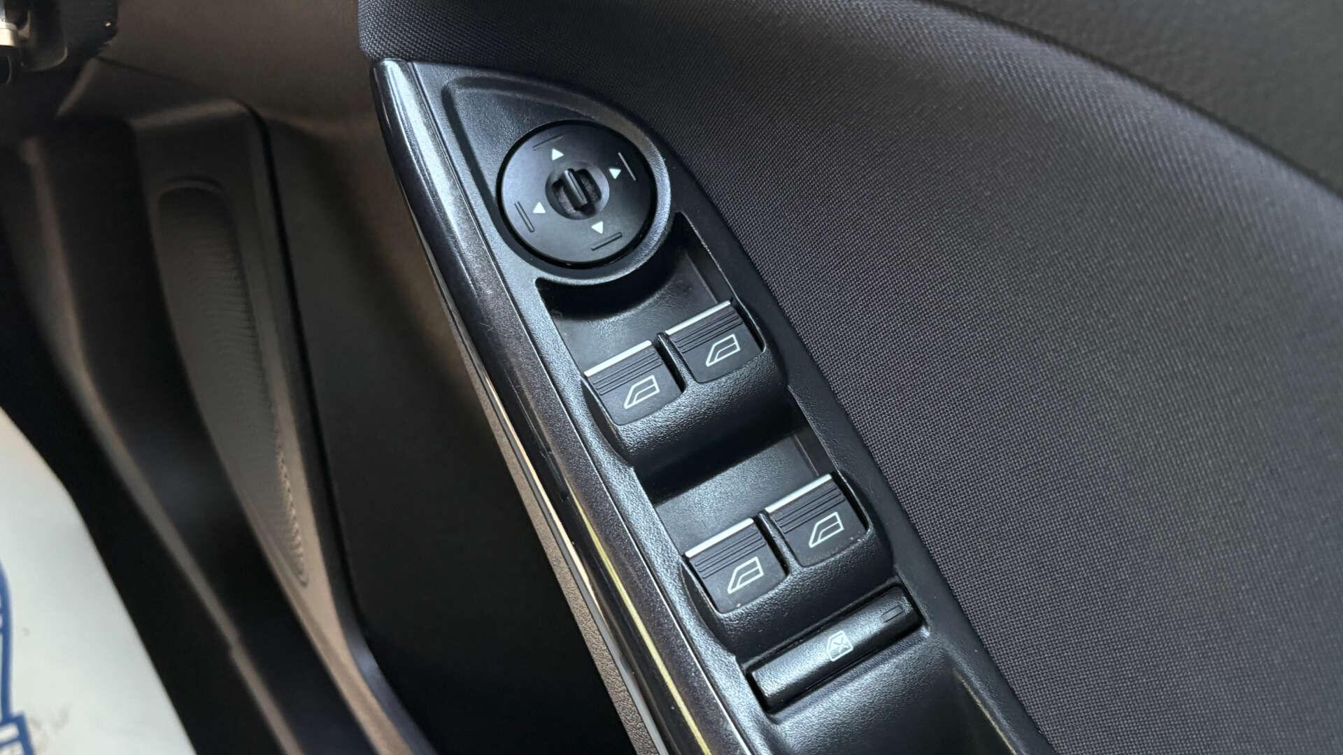 Ford Focus view 22