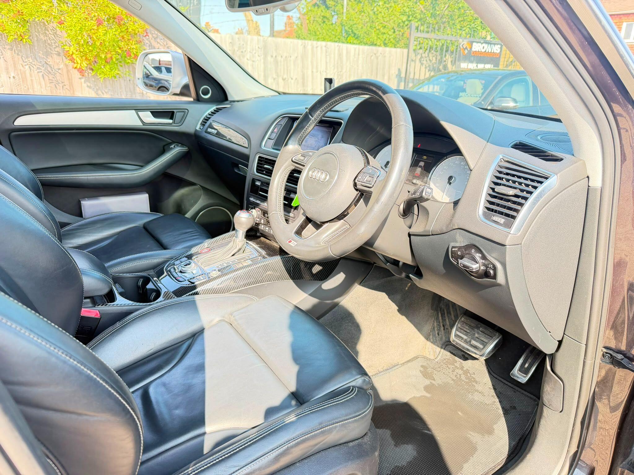 Audi SQ5 view 12