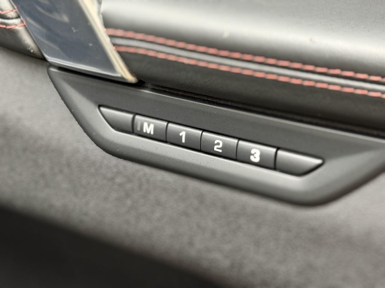 Land Rover Discovery Sport view 30