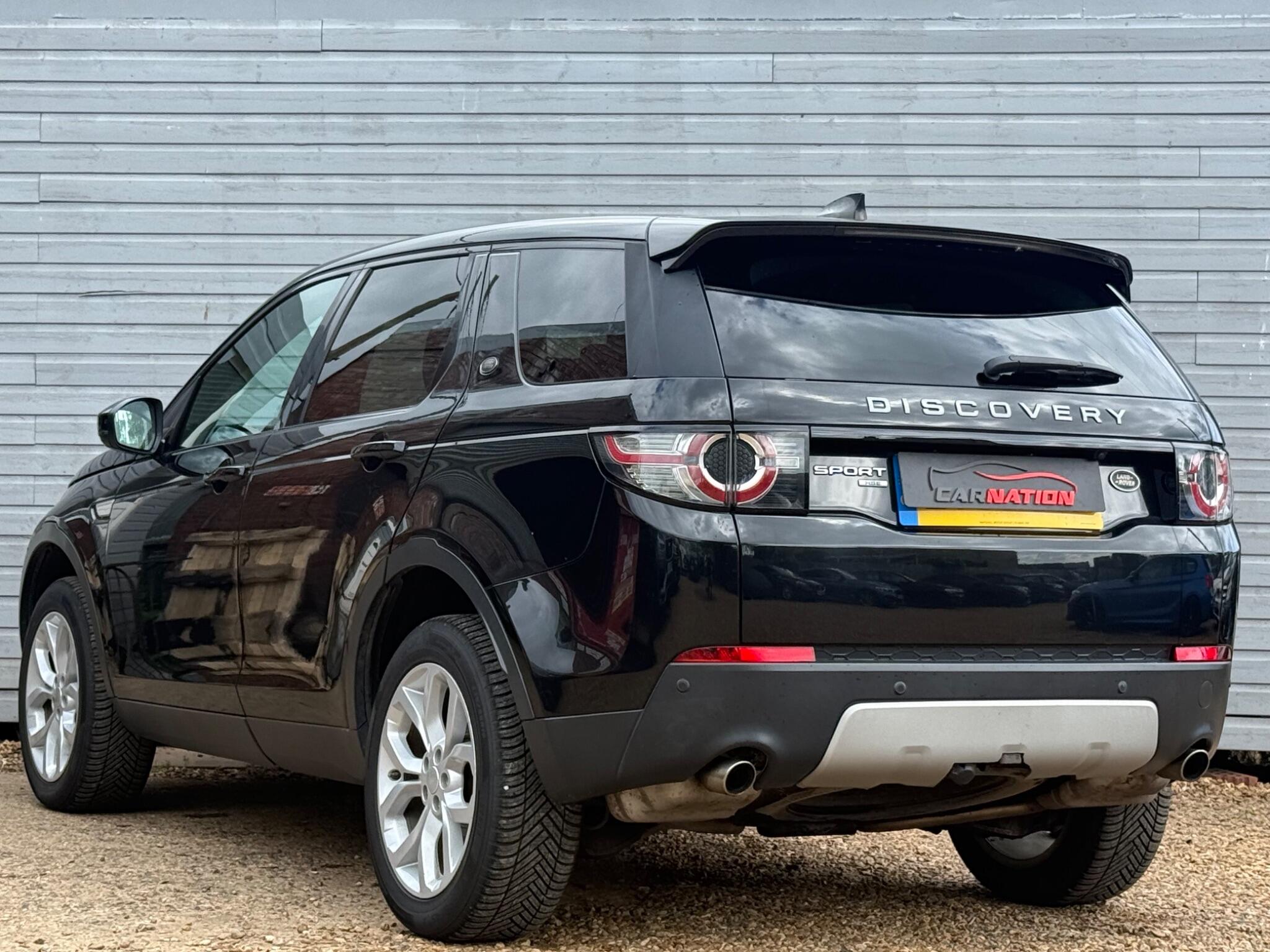 Land Rover Discovery Sport view 4