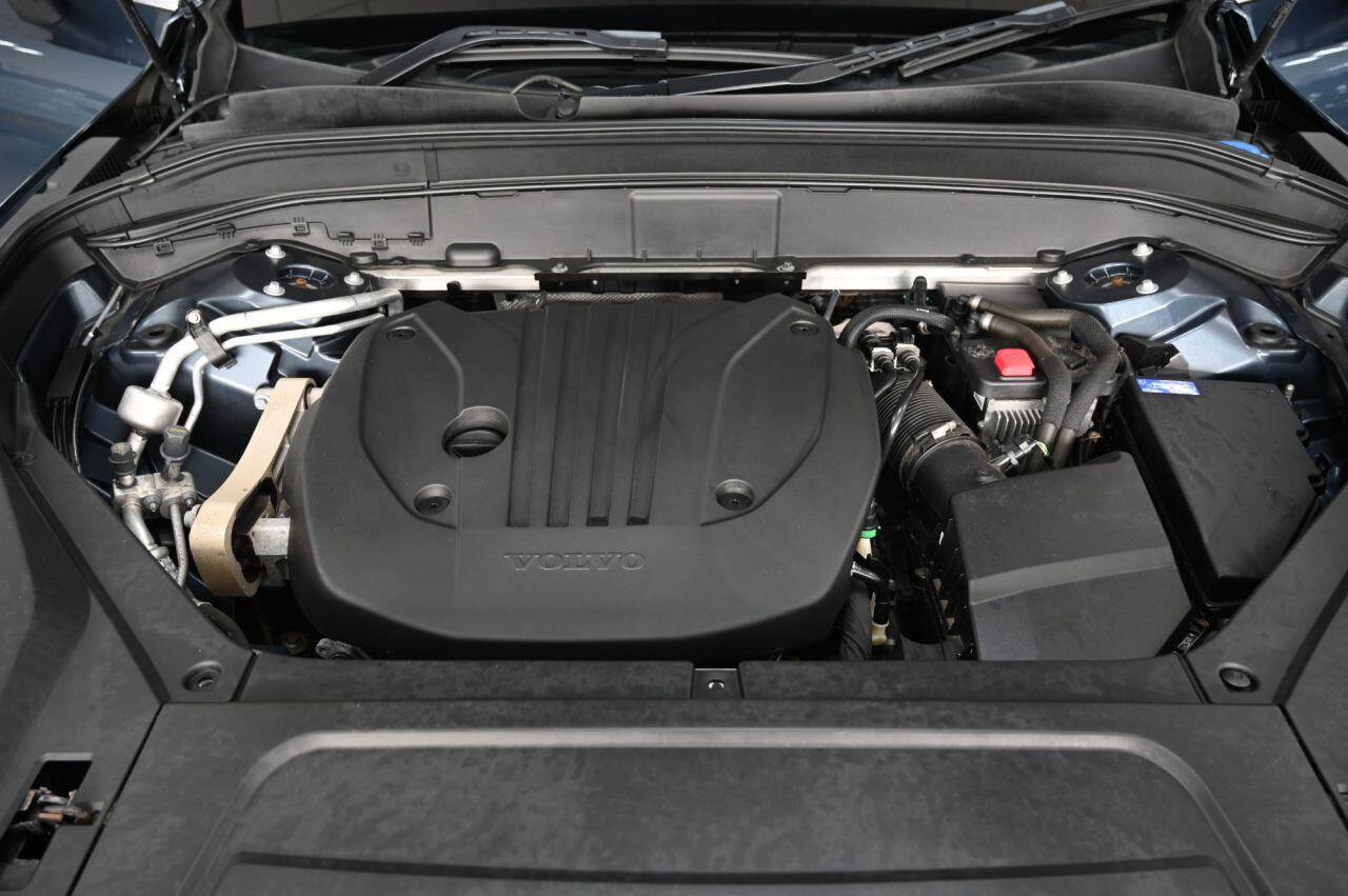 Volvo XC90 view 50