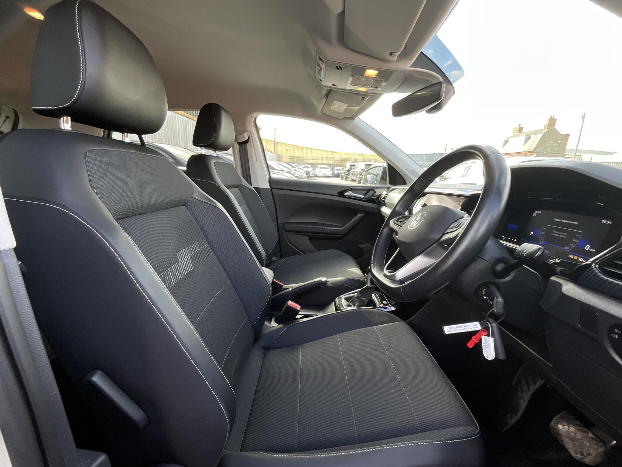 Volkswagen T-Cross view 9