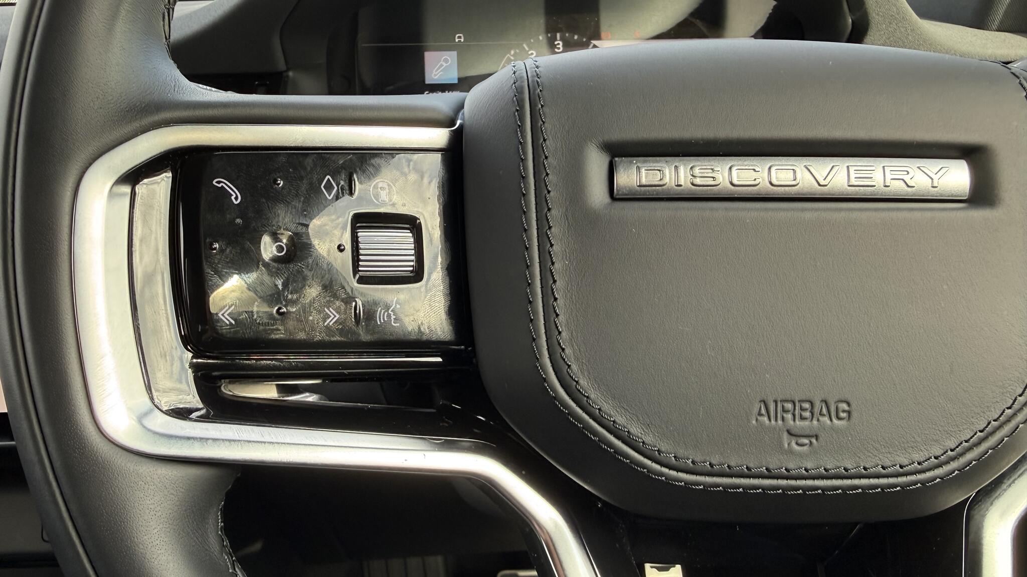 Land Rover Discovery Sport view 38