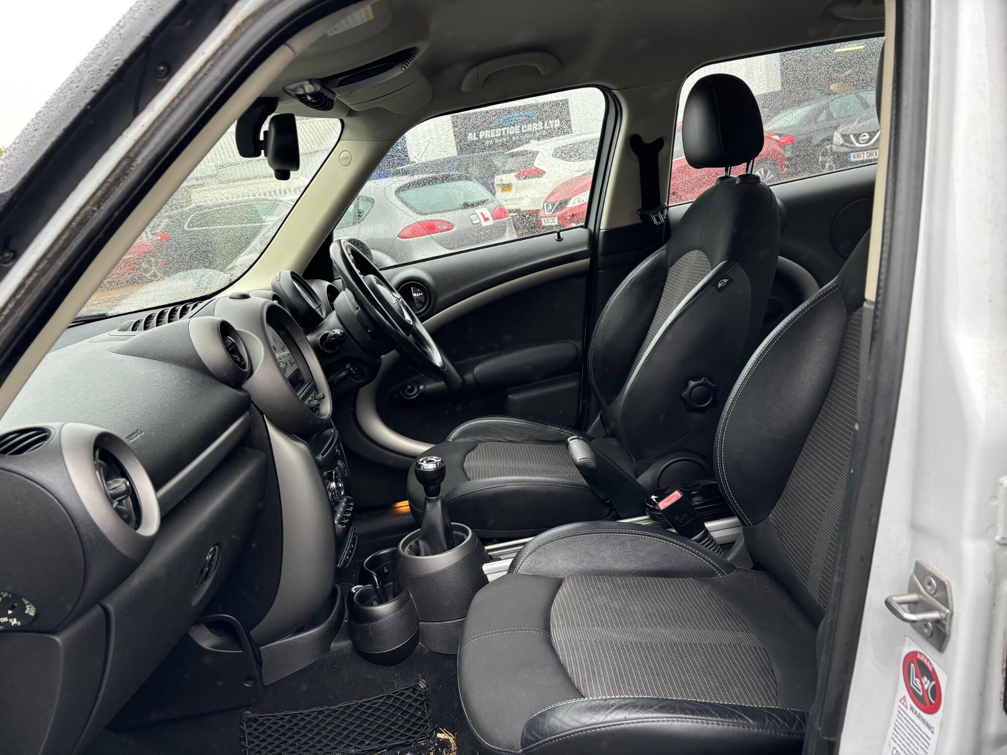 Mini Countryman view 3