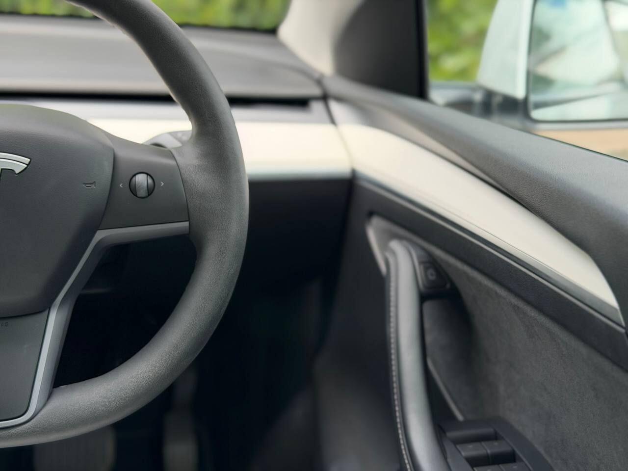 Tesla Model Y view 32