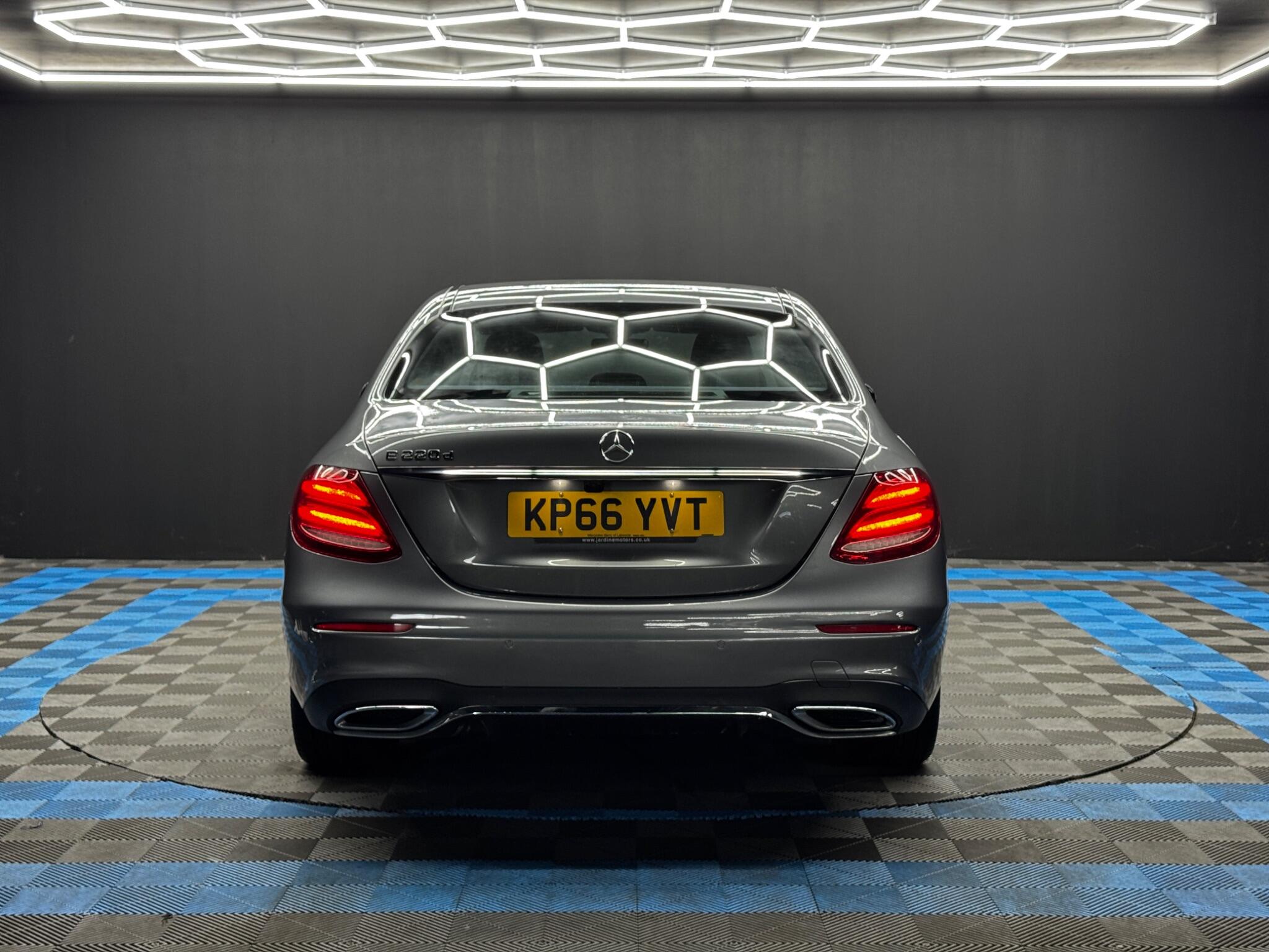 Mercedes-Benz E-Class view 6