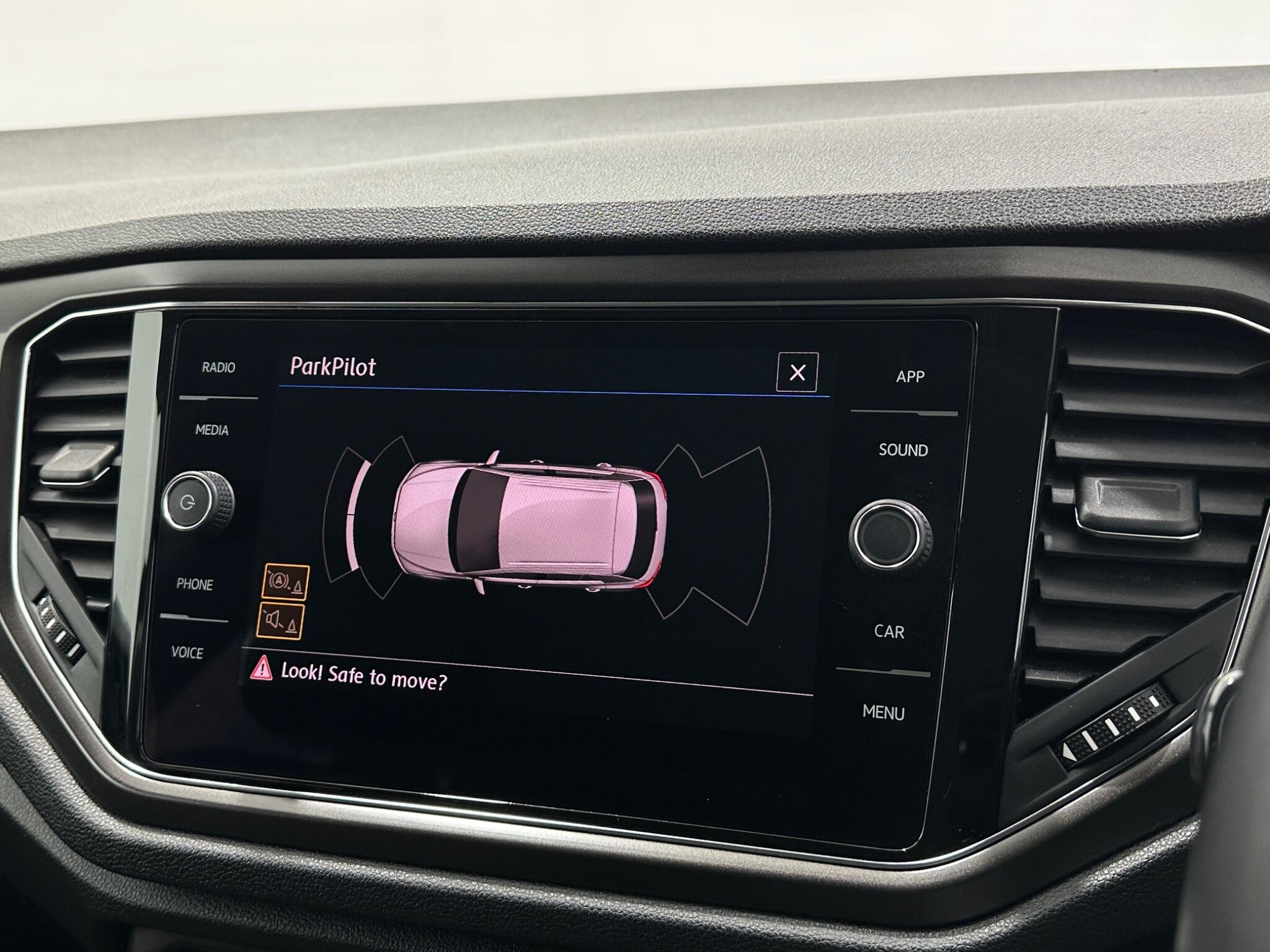Volkswagen T-Roc view 22