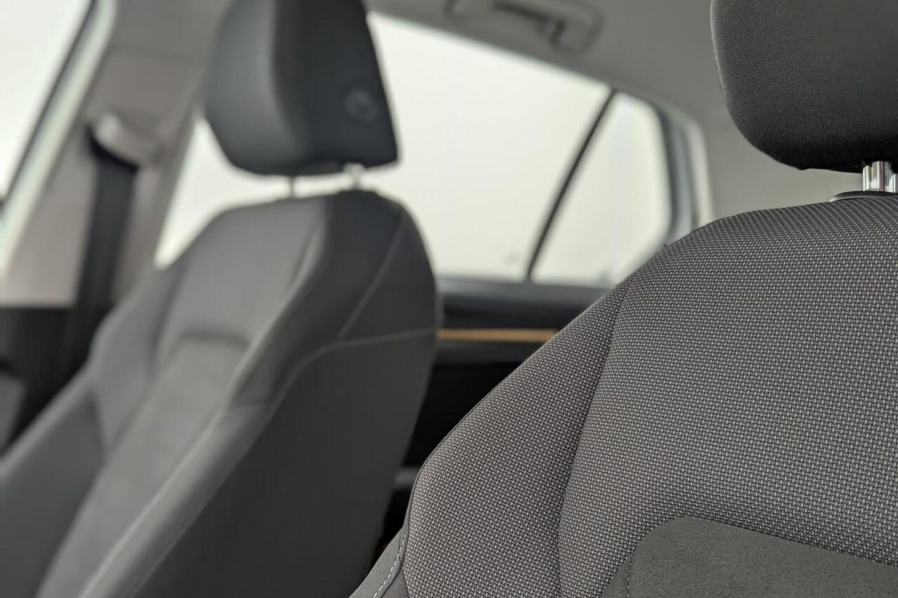 Volkswagen Golf view 24