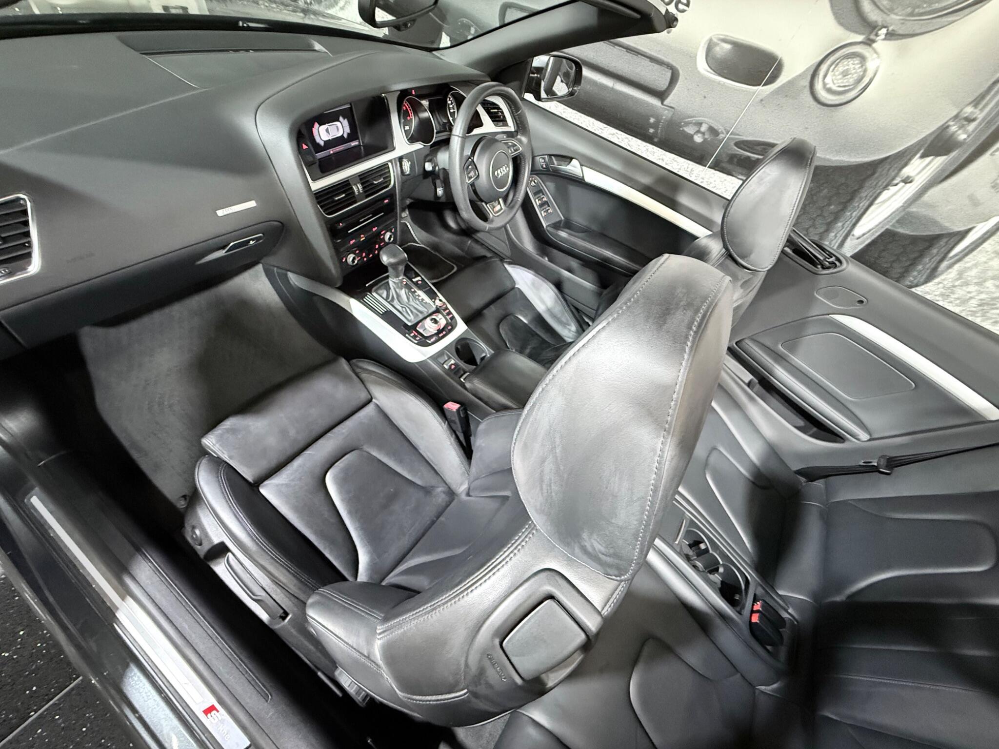 Audi A5 Cabriolet view 2