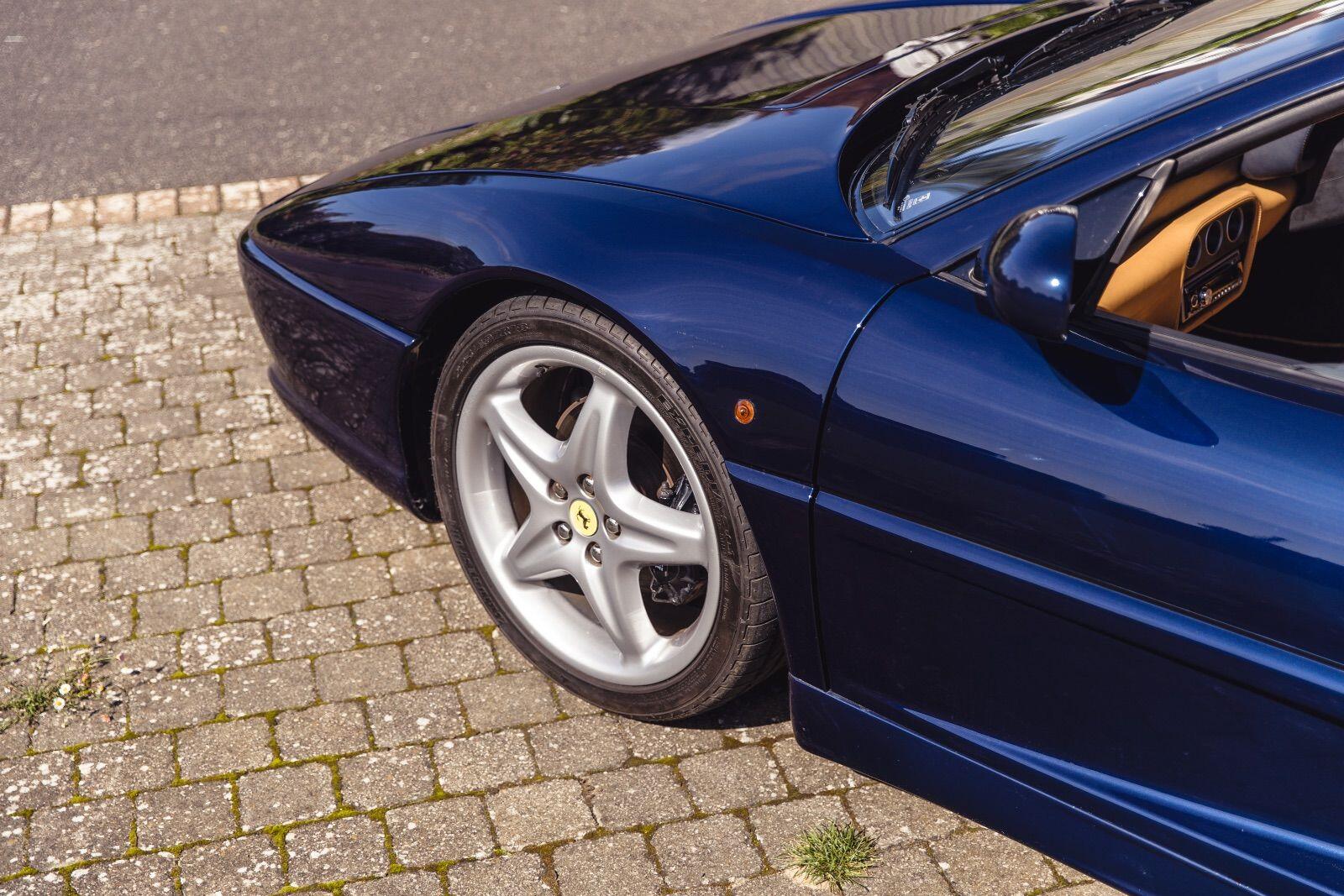 Ferrari F355 view 32