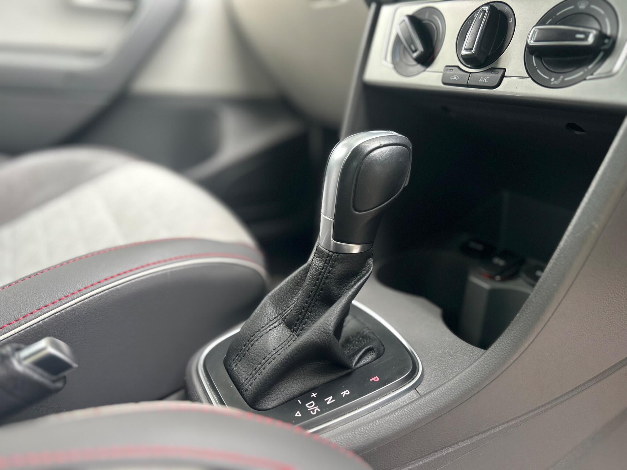 Volkswagen Polo view 4