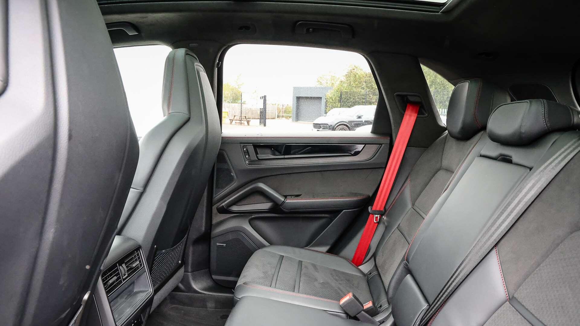 Porsche Cayenne view 12