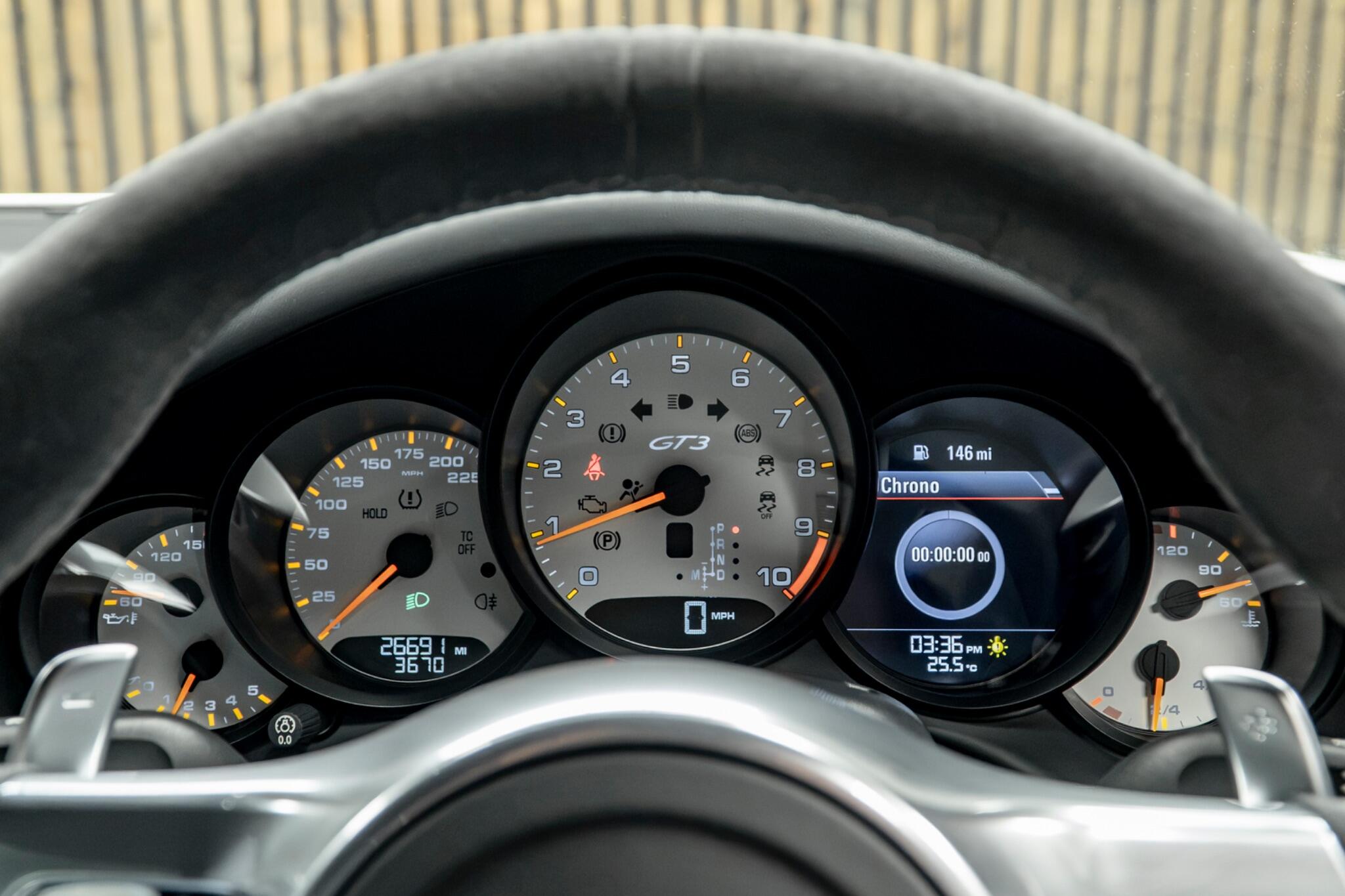 Porsche 911 view 39