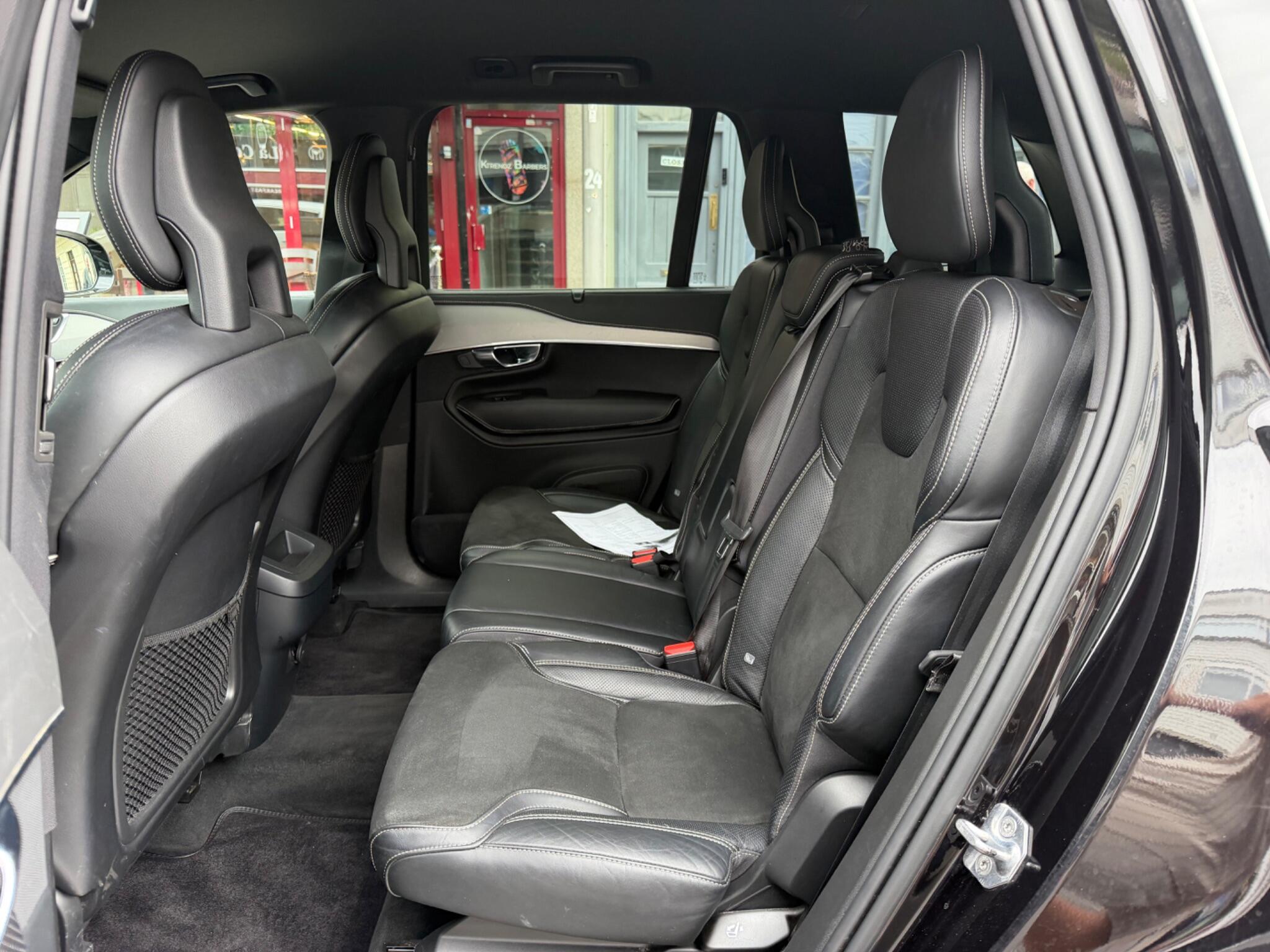 Volvo XC90 view 11