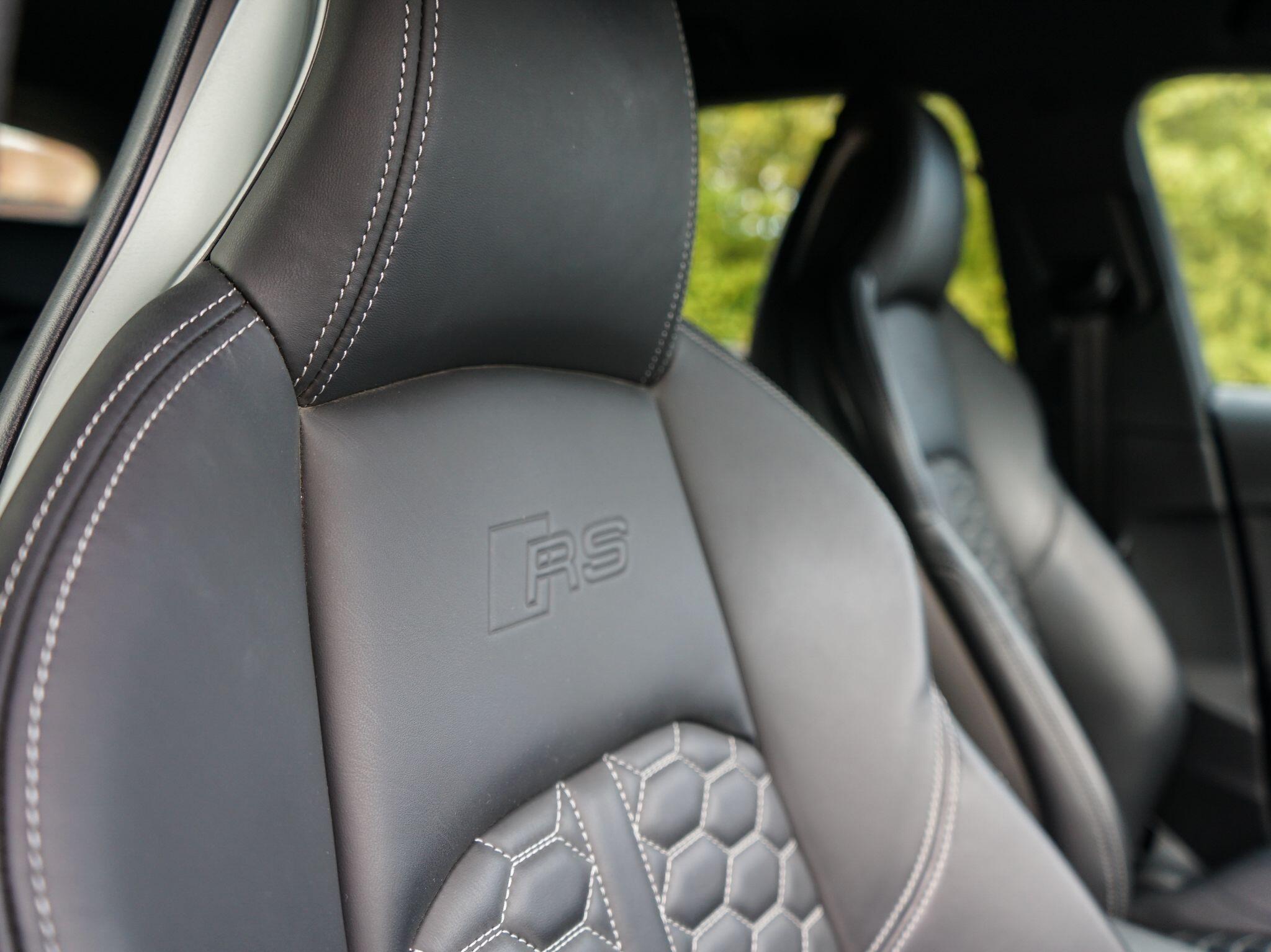 Audi RS4 Avant view 27