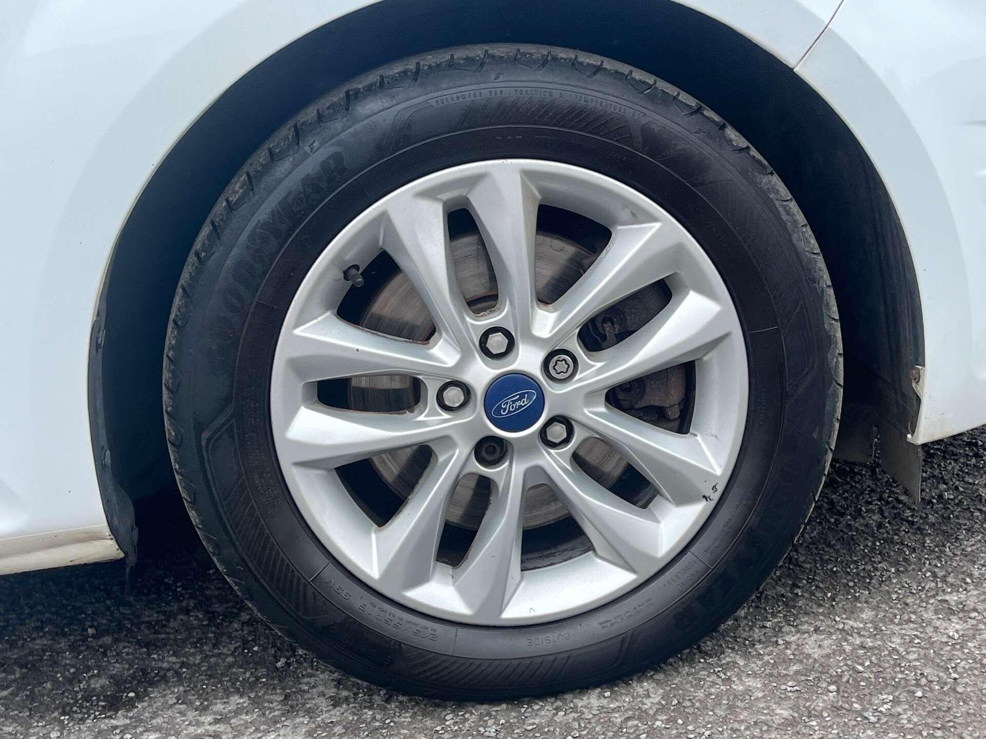 Ford Mondeo view 30