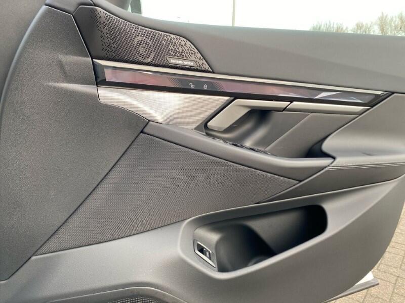 BMW 5 Series view 21