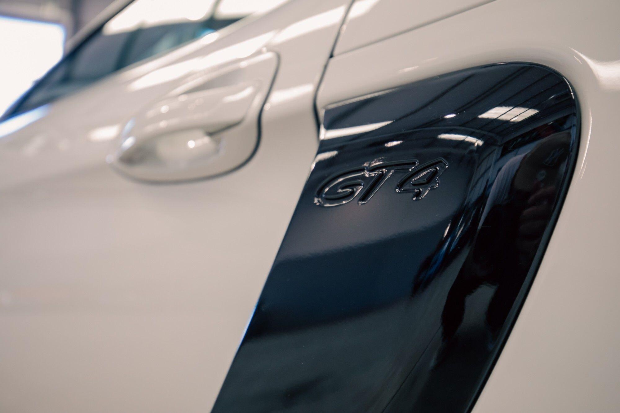 Porsche Cayman view 9
