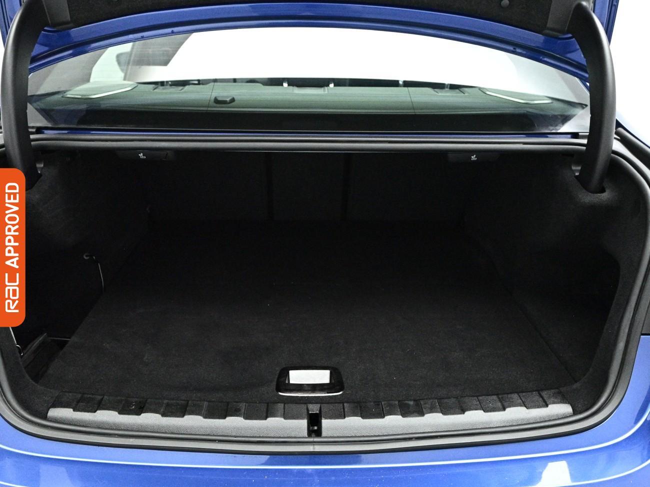 BMW 3 Series view 26