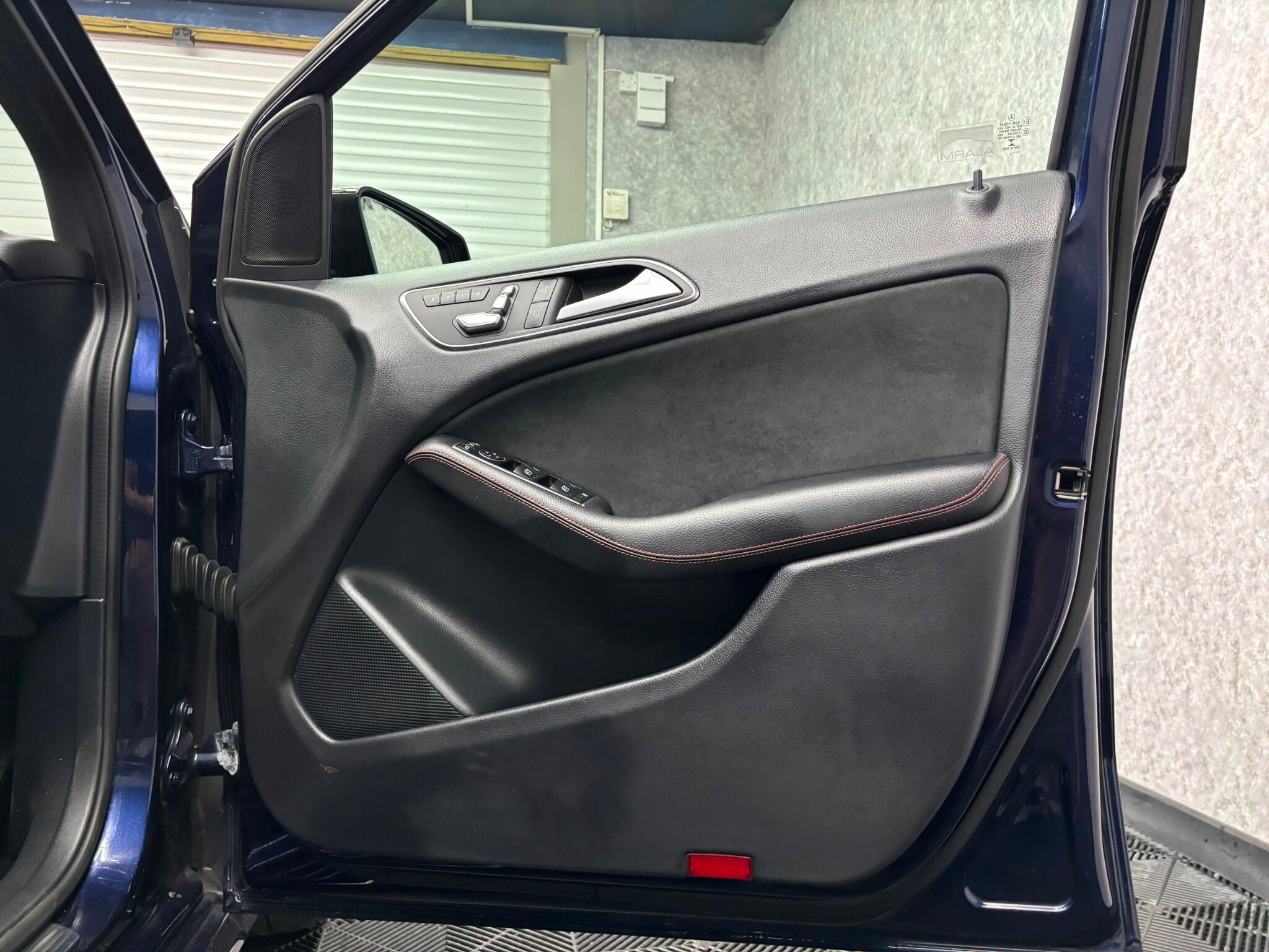 Mercedes-Benz B Class view 13