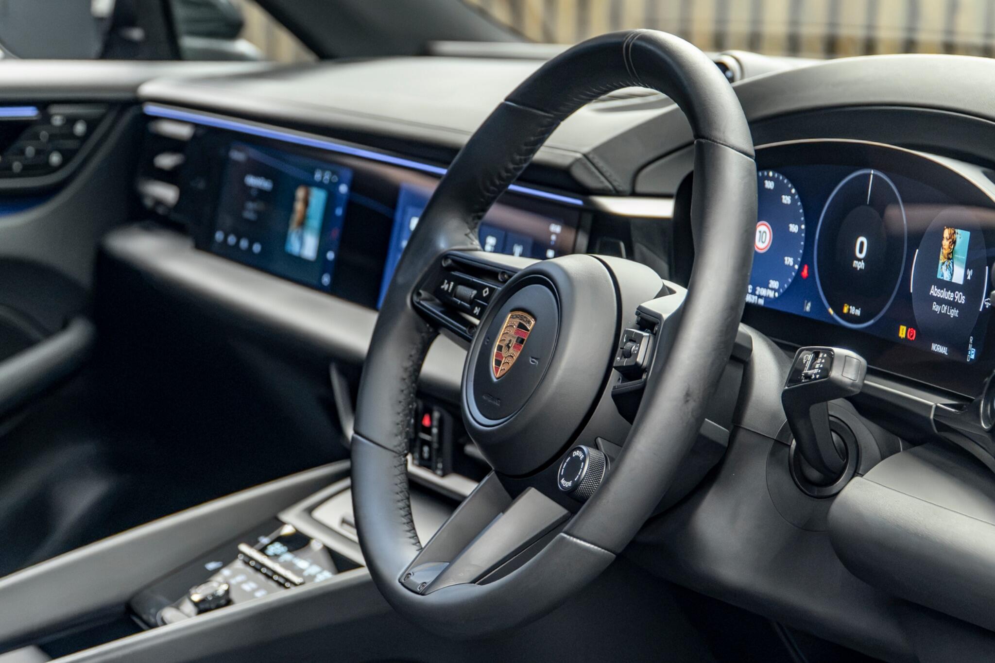 Porsche Macan view 28