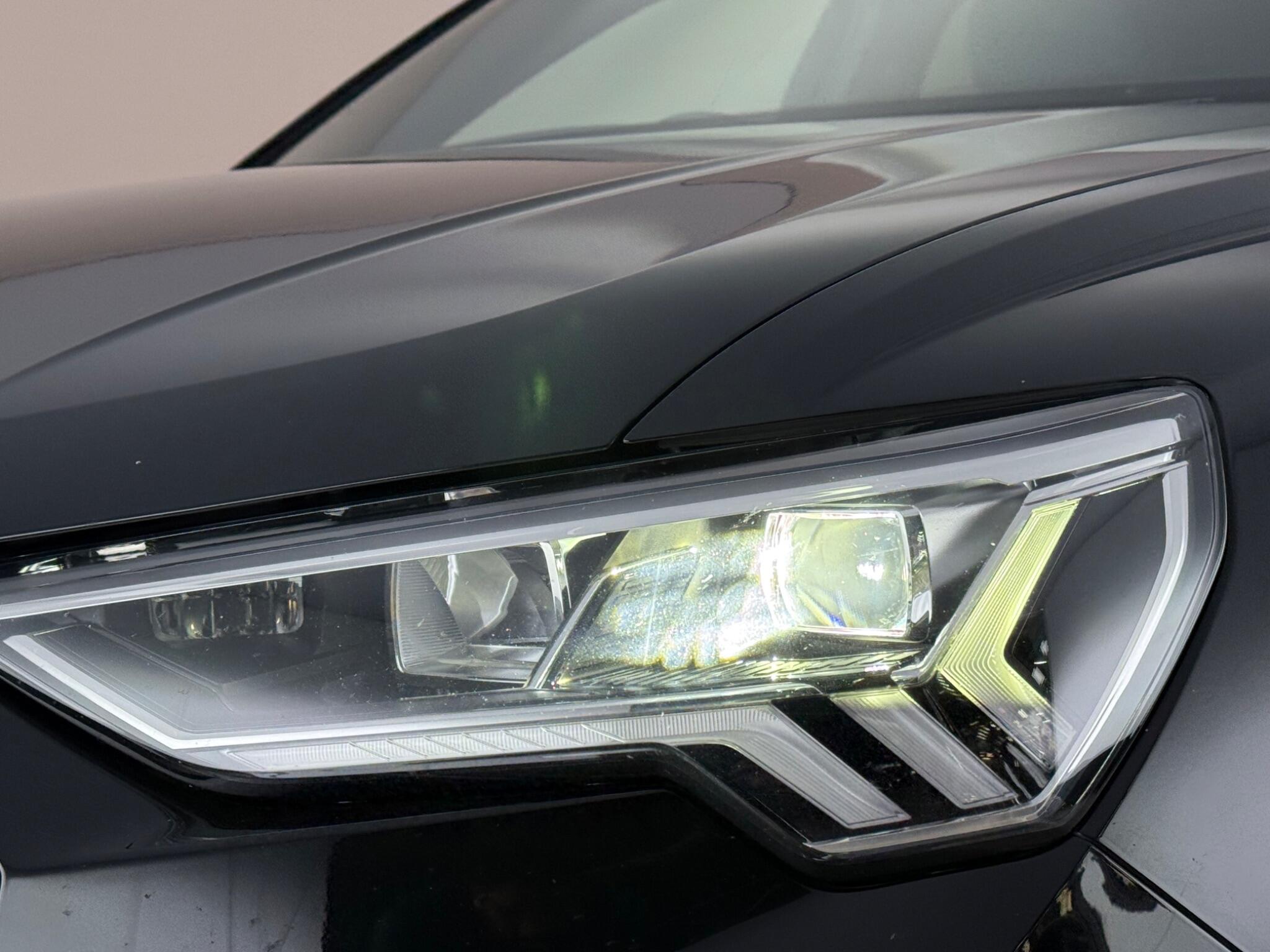 Audi Q3 view 13