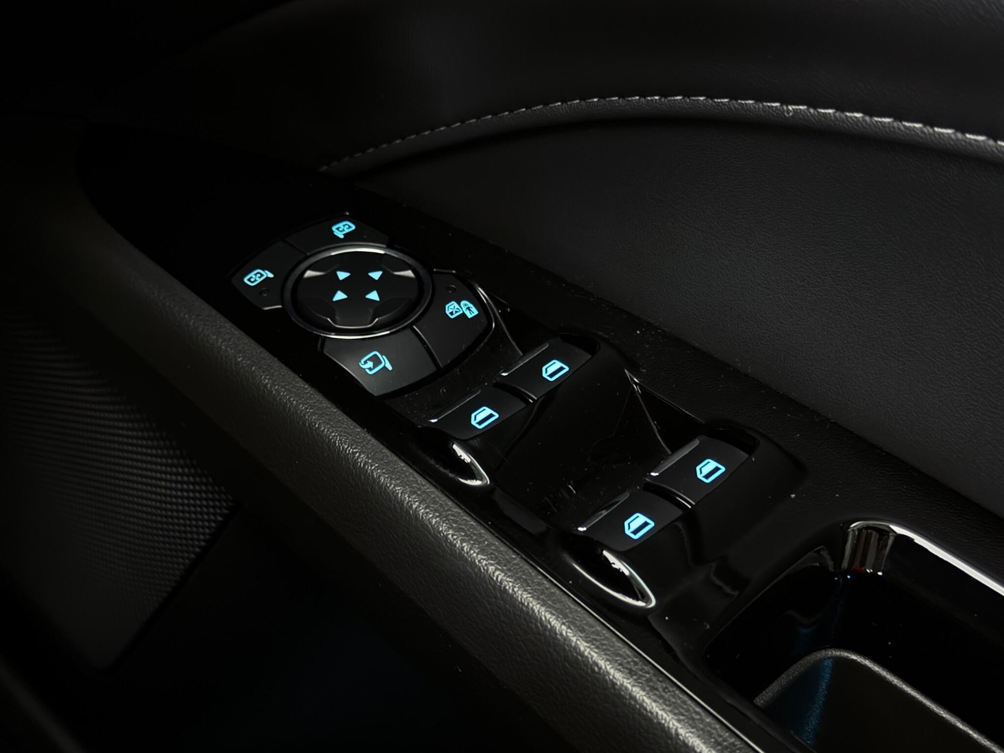 Ford Mondeo view 19