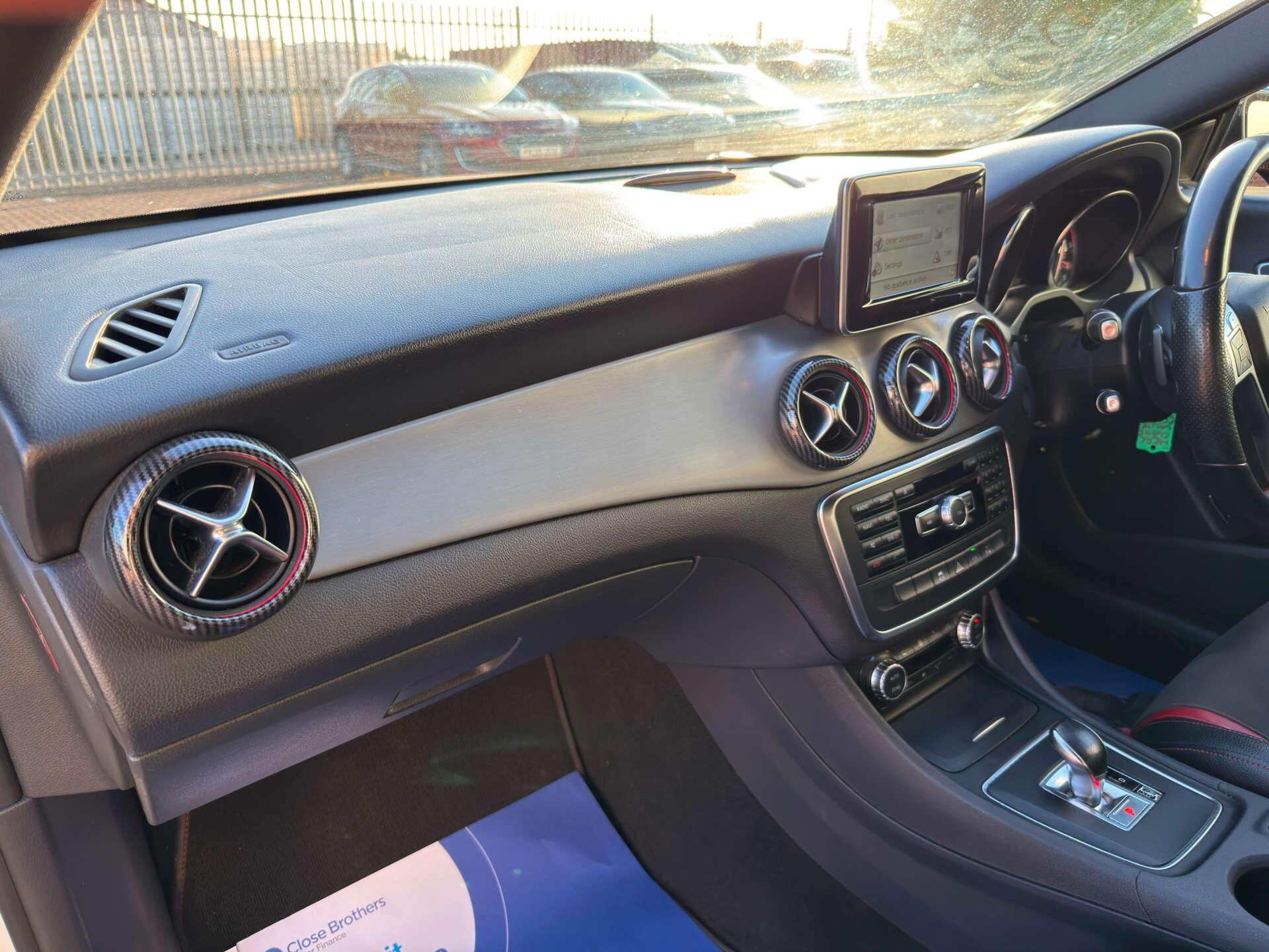 Mercedes-Benz Cla view 39