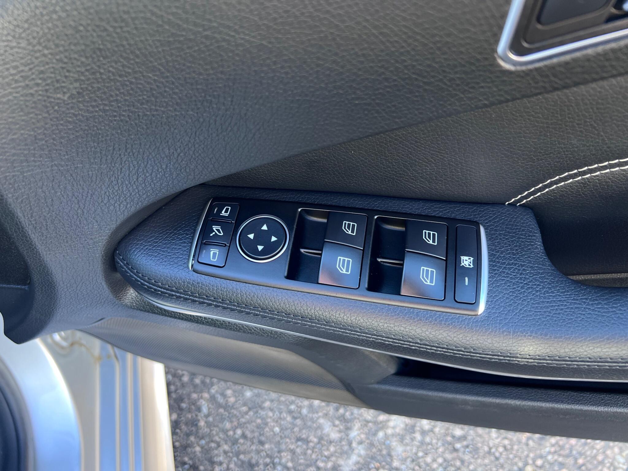 Mercedes-Benz E Class view 17