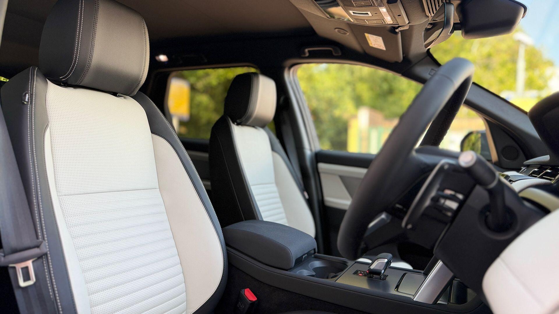 Land Rover Discovery Sport view 20