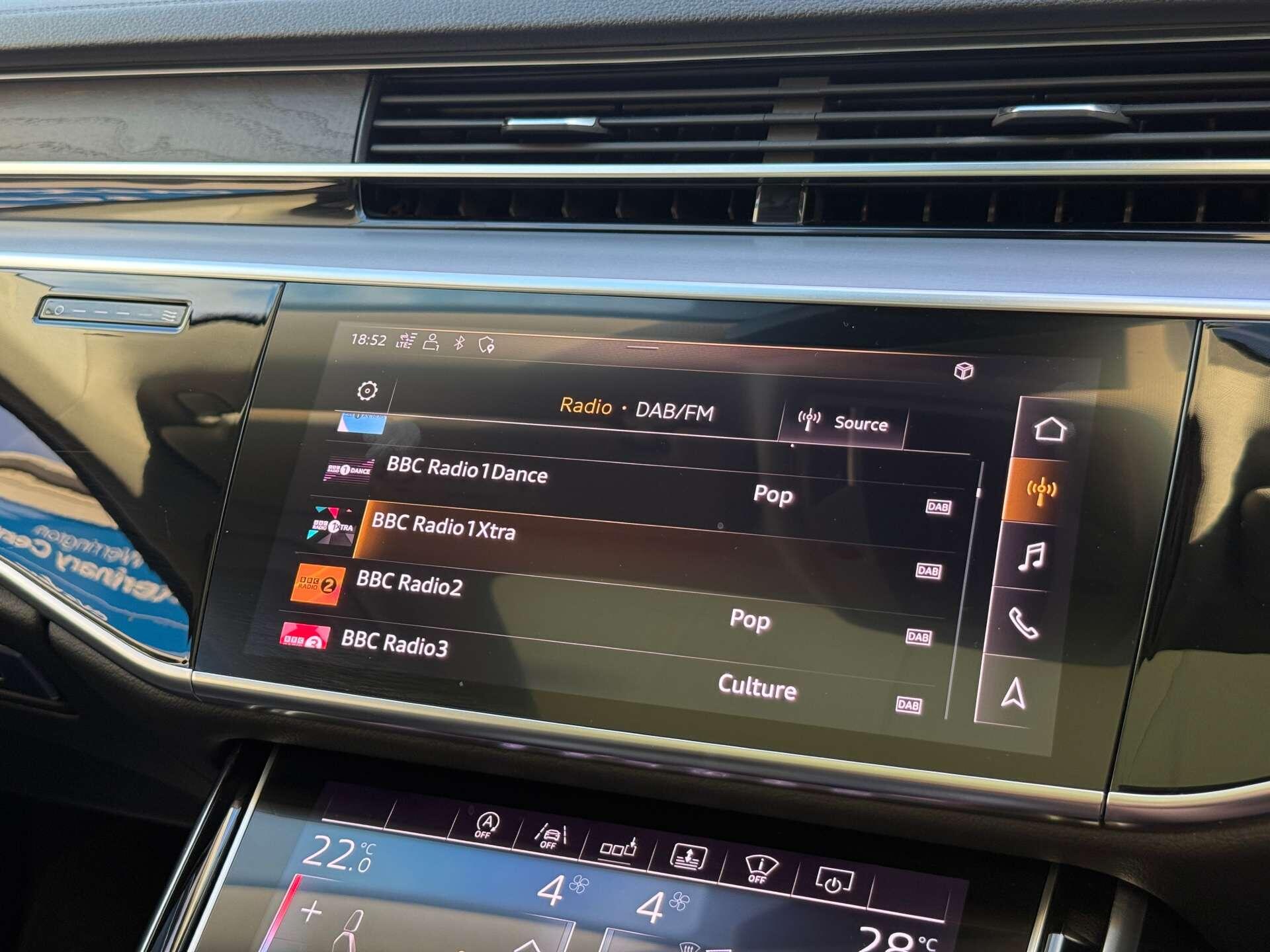 Audi A8 view 20