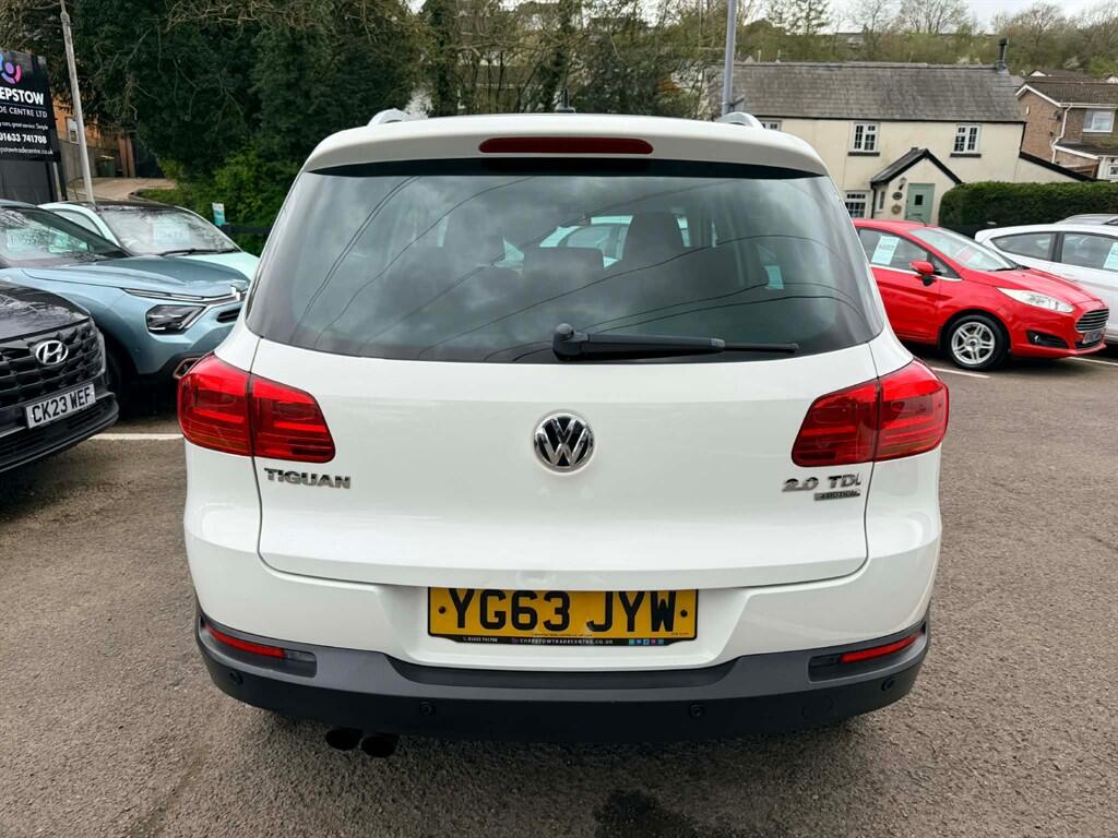Volkswagen Tiguan view 3