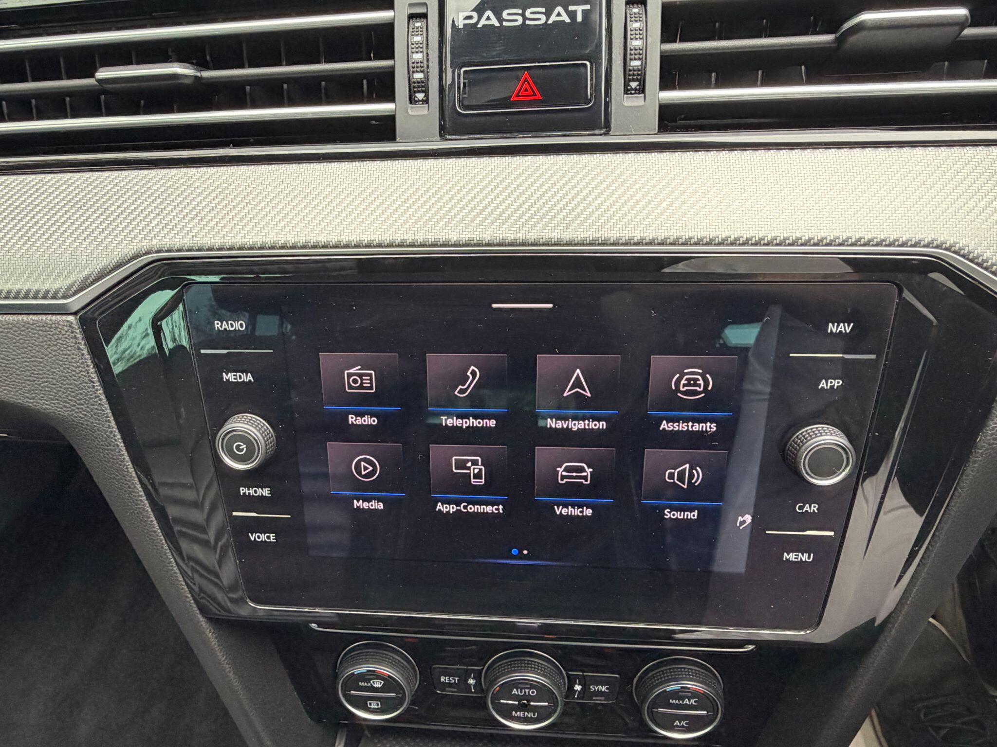 Volkswagen Passat view 24