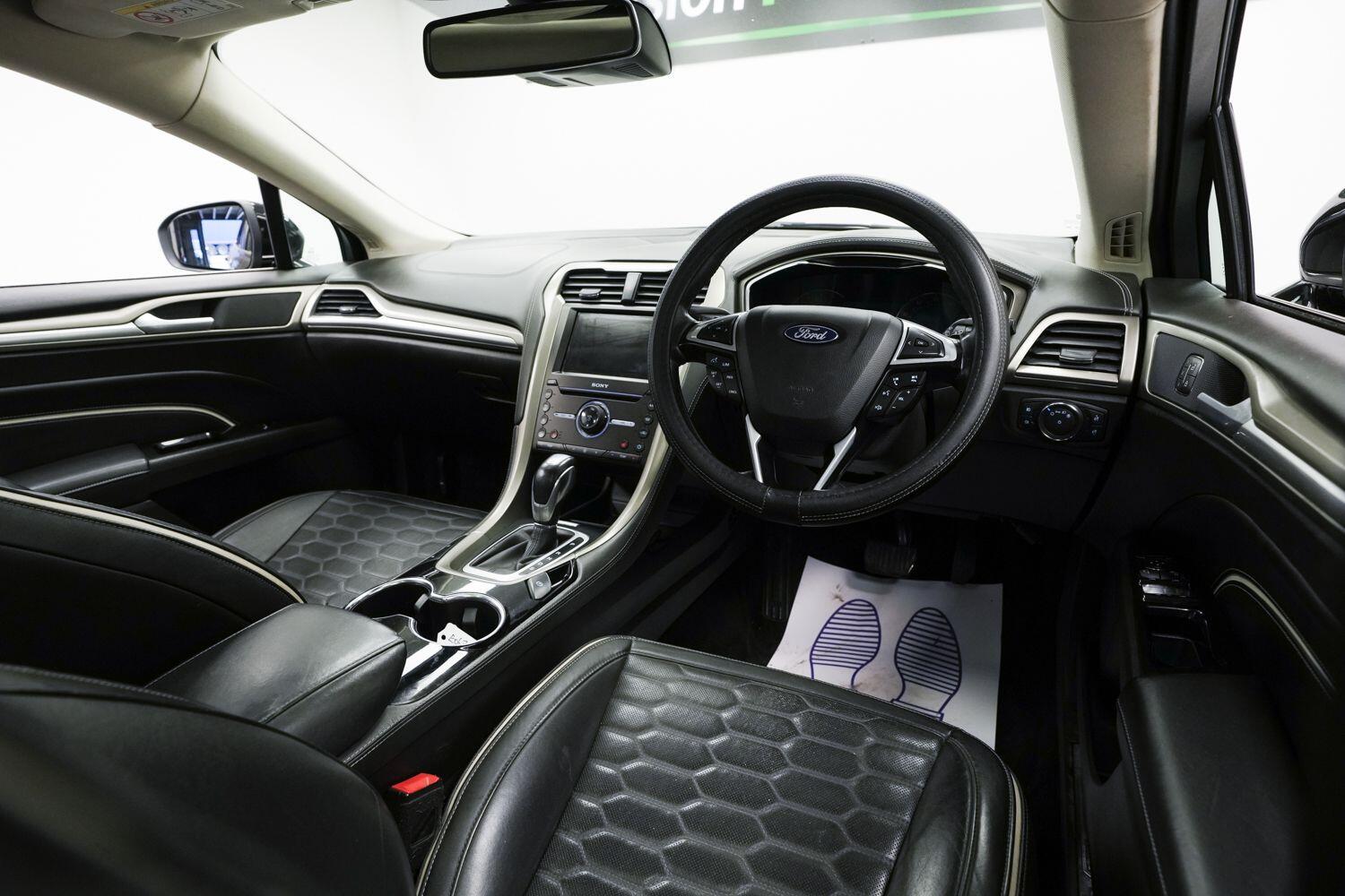 Ford Mondeo view 8