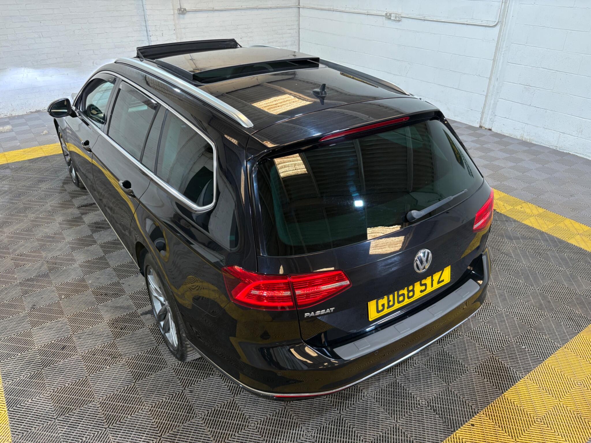Volkswagen Passat view 12