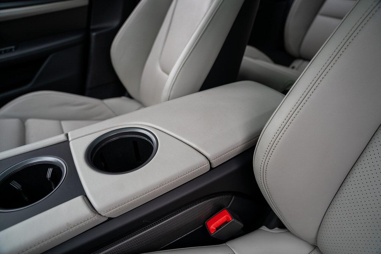 Porsche Taycan view 80