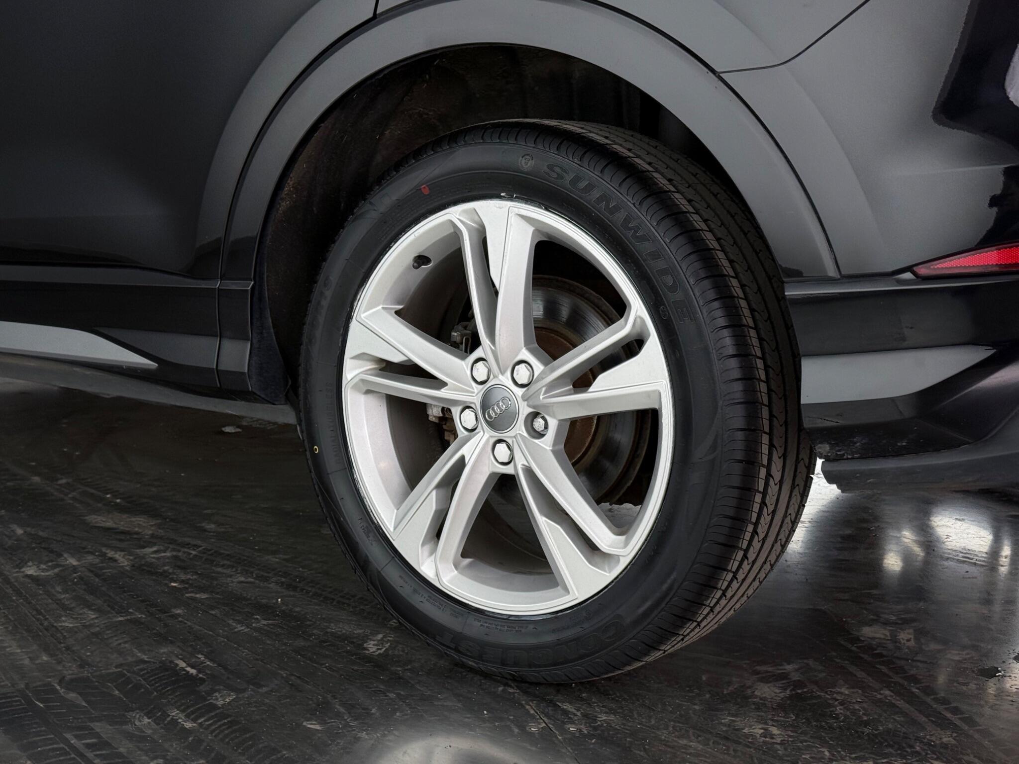 Audi Q3 view 9